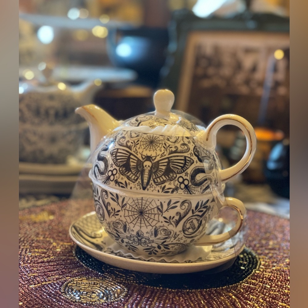 GRACE TEAWARE NEW Gothic Tea For 1 With Skulls And Moth Design Teapot/Teacup Set - Picture 3 of 16